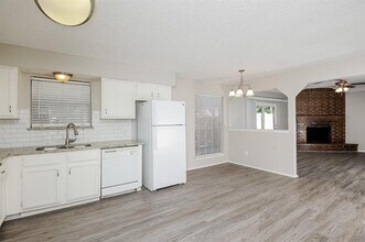 6400 Rock Springs Dr in Arlington, TX - Building Photo - Building Photo