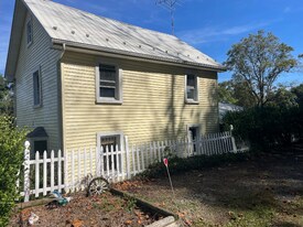 1321 Deibler Gap Rd in Dalmatia, PA - Building Photo