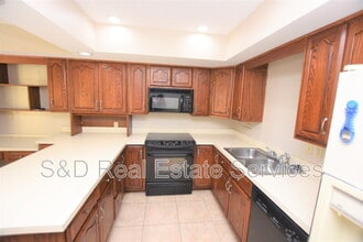 637 Victoria Square Ln in Lakeland, FL - Building Photo - Building Photo