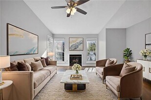 423 Granville Ct in Atlanta, GA - Building Photo