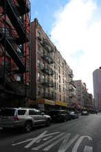 80-84 Bayard St in New York, NY - Foto de edificio - Building Photo