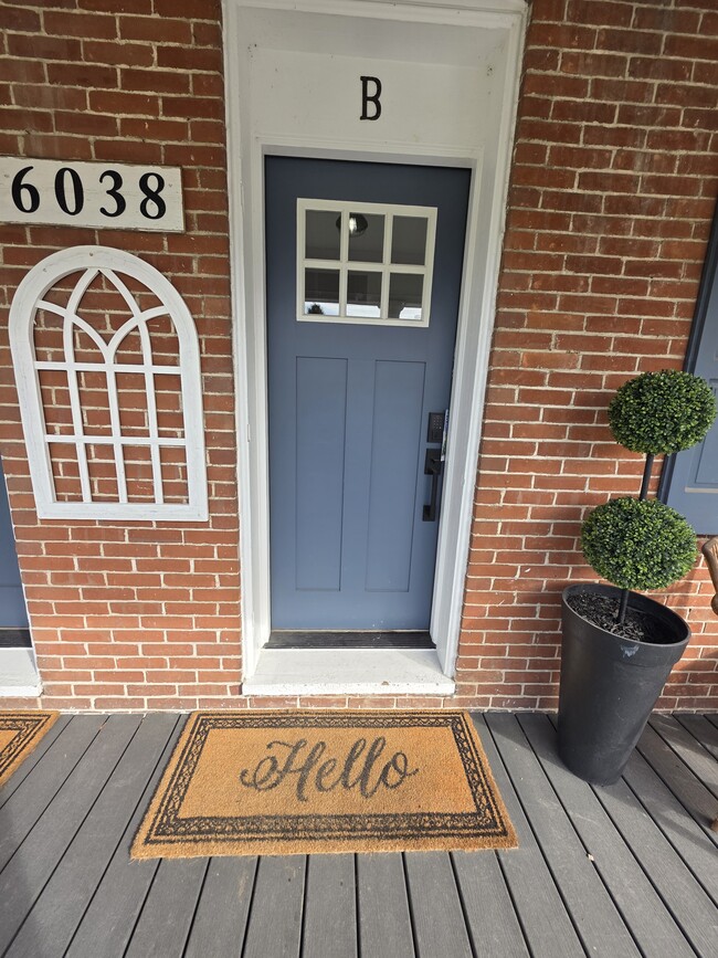 6038 Old Hanover Rd in Spring Grove, PA - Building Photo - Building Photo