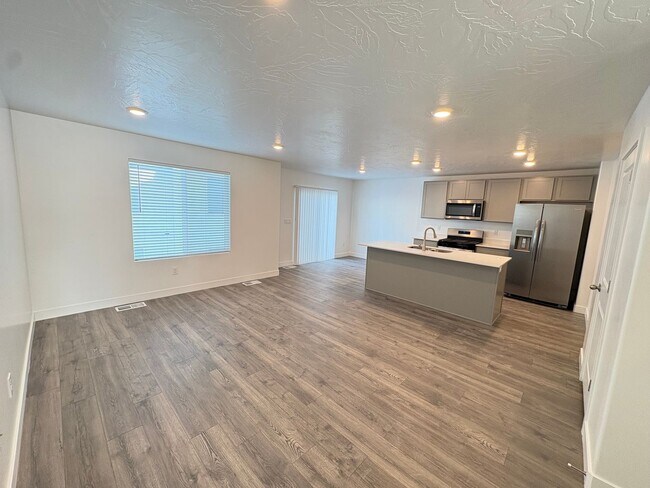 2935-2939 W Lagrand St in Cedar City, UT - Building Photo - Building Photo