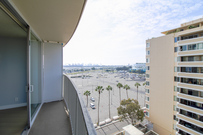 700 E Ocean Blvd in Long Beach, CA - Building Photo