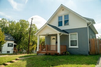 3548 Manhattan Ave in Maplewood, MO - Building Photo - Building Photo