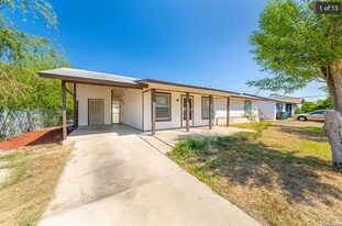 107 Oak Valley Dr in San Antonio, TX - Building Photo