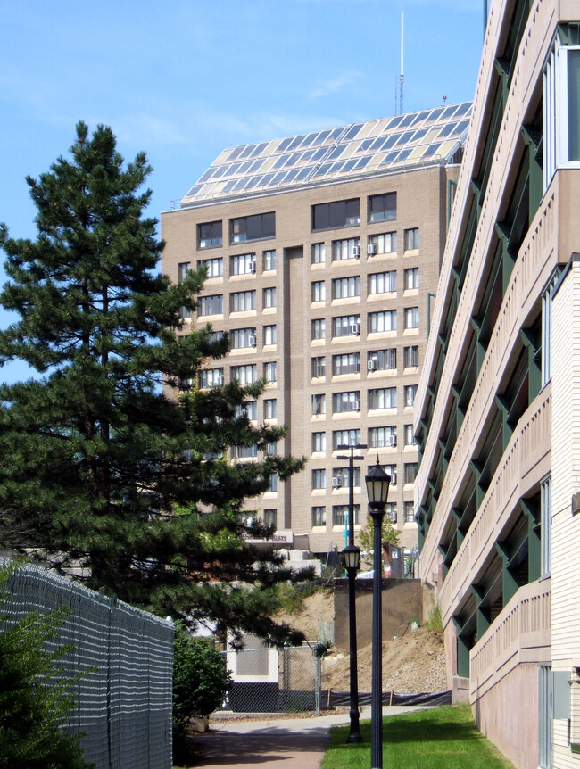 Three Cathedral Square in Burlington, VT - Foto de edificio - Building Photo