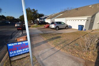 7801 Parliament Pl in Austin, TX - Building Photo - Building Photo