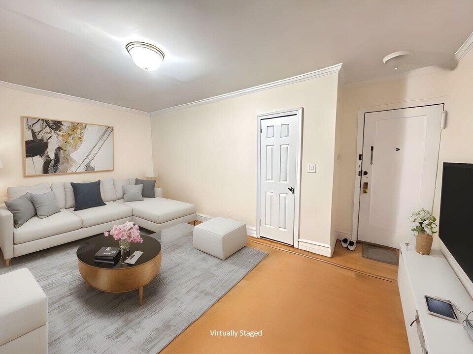 35-05 72nd St in Queens, NY - Building Photo