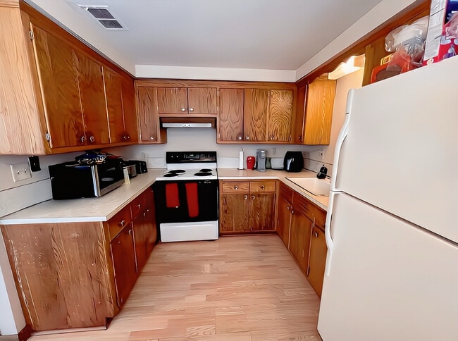 5155 N 28th St, Unit Quadplex Upper unit in Milwaukee, WI - Building Photo - Building Photo