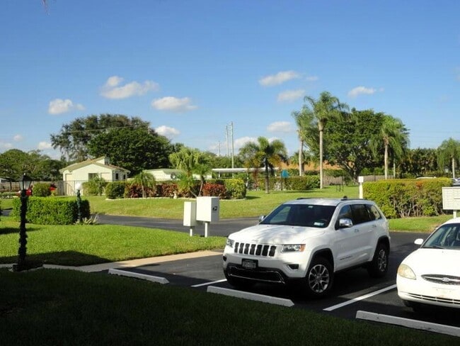 5433 SE Miles Grant Rd in Stuart, FL - Building Photo - Building Photo