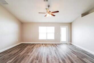 900 Chestnut Dr in Fruitland Park, FL - Building Photo - Building Photo