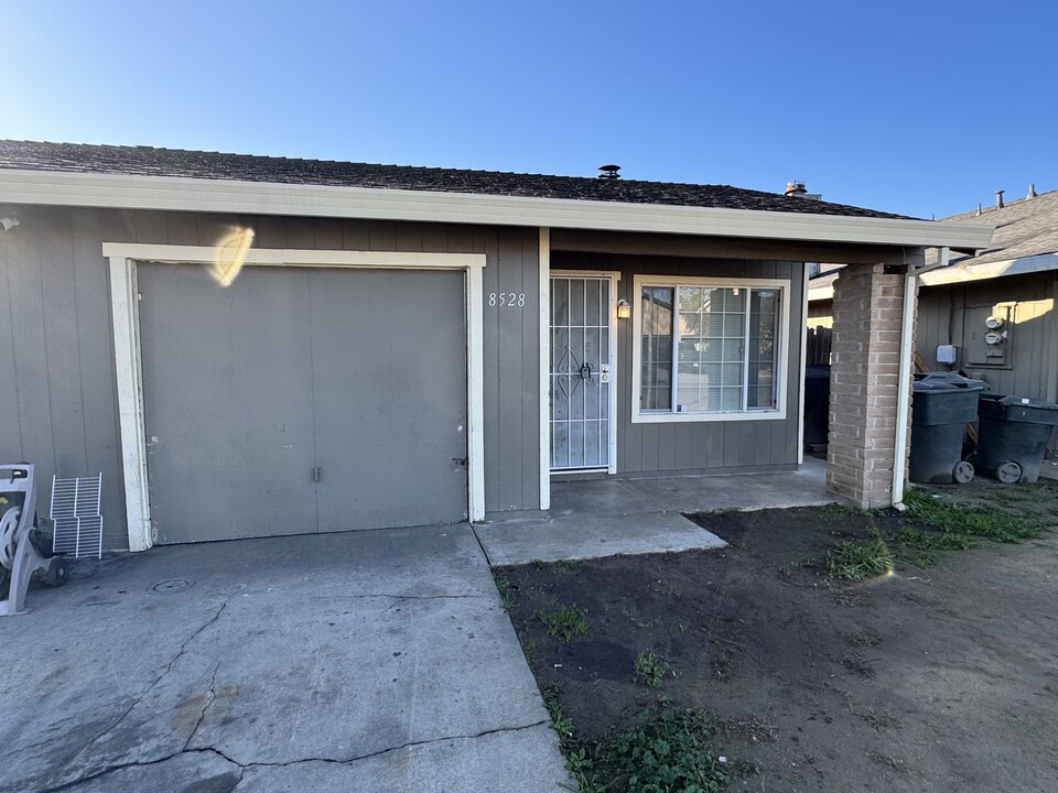 8528 German Dr in Sacramento, CA - Building Photo