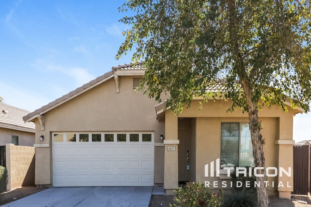 6837 W Gary Way in Phoenix, AZ - Building Photo