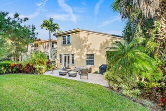 1043 Vintner Blvd in Palm Beach Gardens, FL - Building Photo - Building Photo