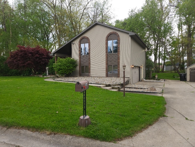 11044 River Oaks Ln E in Osceola, IN - Foto de edificio - Building Photo