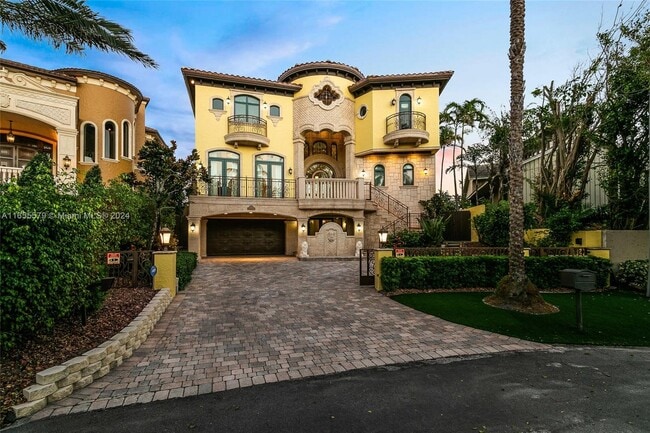 property at 2306 Bay Dr