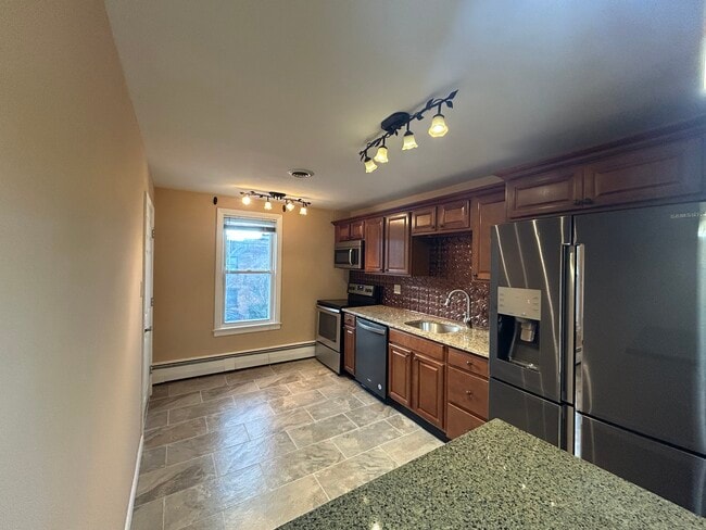 147 Barrett St, Unit 1 in Schenectady, NY - Foto de edificio - Building Photo