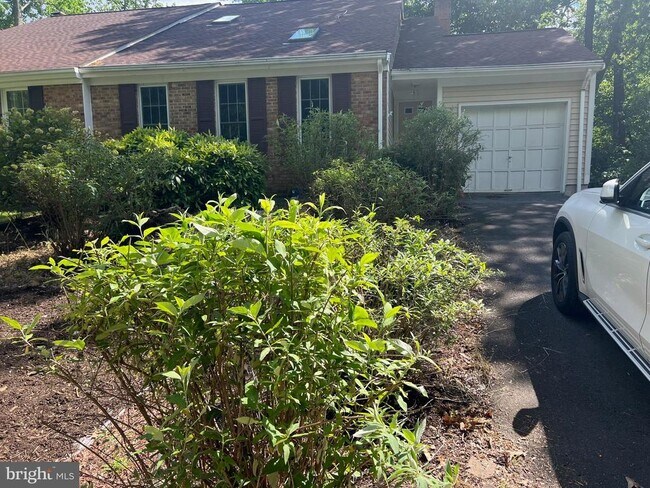 5911 Wood Sorrels Ct in Burke, VA - Building Photo - Building Photo
