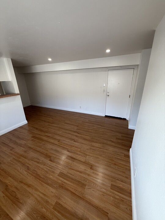 3350 Drew St, Unit 305 in Los Angeles, CA - Building Photo