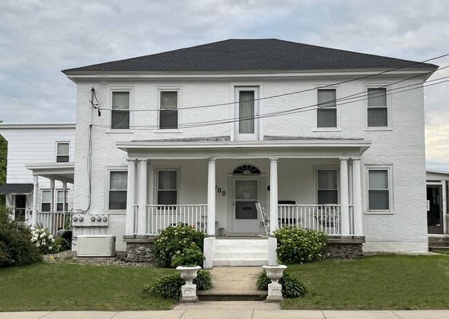700 Main St, Unit Apt 2