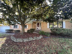 5529 Pembury Ln in West Bloomfield Township, MI - Building Photo - Building Photo