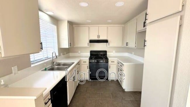 15763 Paine St in Fontana, CA - Foto de edificio - Building Photo