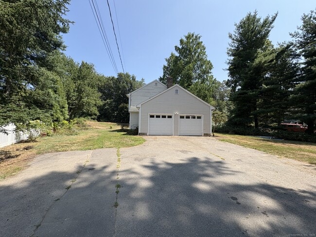 1240 Bronson Rd in Fairfield, CT - Building Photo - Building Photo