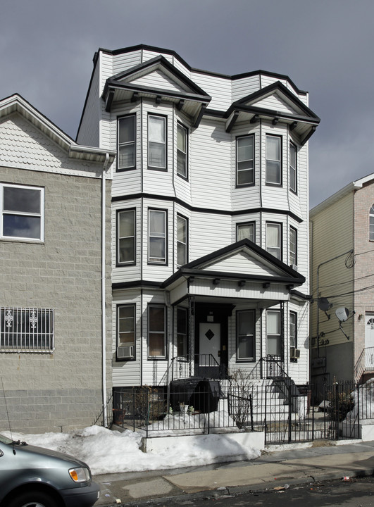 38 Clendenny Ave in Jersey City, NJ - Foto de edificio