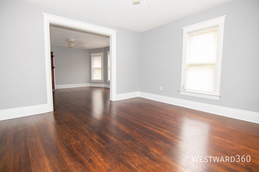 216 N Hickory St in Joliet, IL - Building Photo
