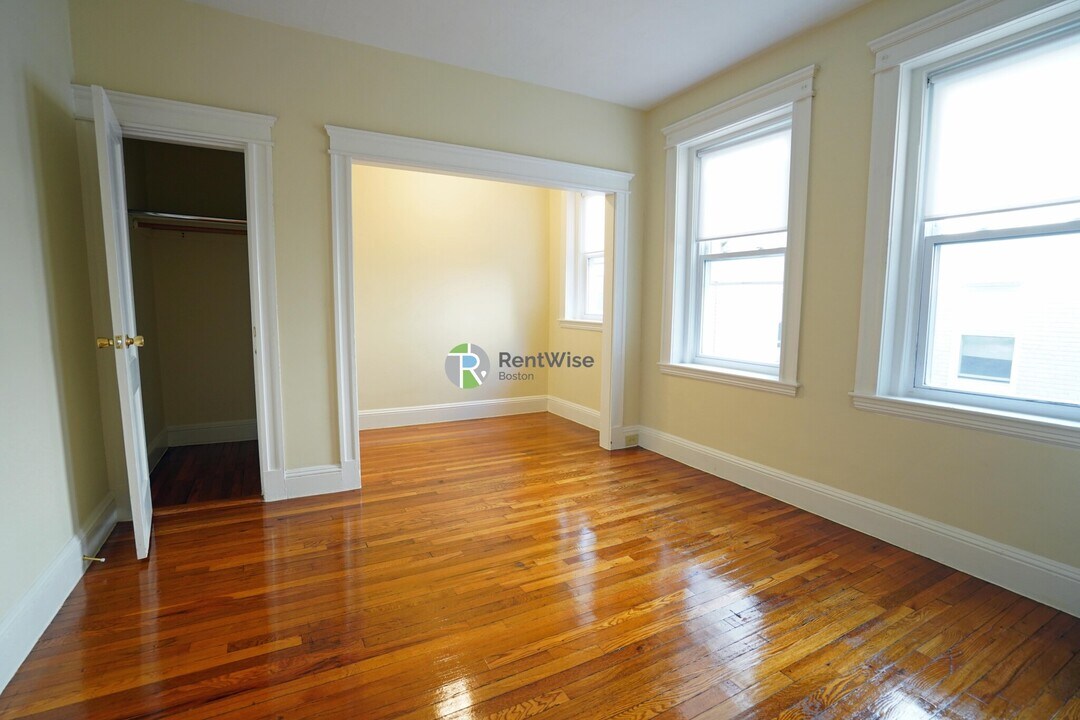 1132 Commonwealth Avenue, Unit 2 in Boston, MA - Building Photo