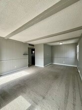 3266 S Stella Ct in Trenton, MI - Building Photo - Building Photo