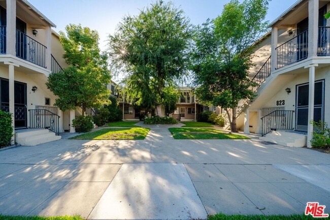 823 Highland Ave in Glendale, CA - Building Photo - Building Photo