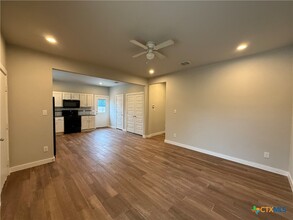 1204 Bert St in Seguin, TX - Building Photo - Building Photo