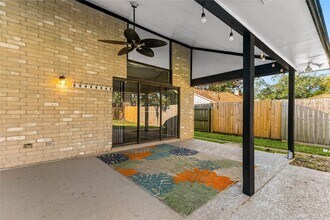 303 Narcissus St in Lake Jackson, TX - Building Photo - Building Photo