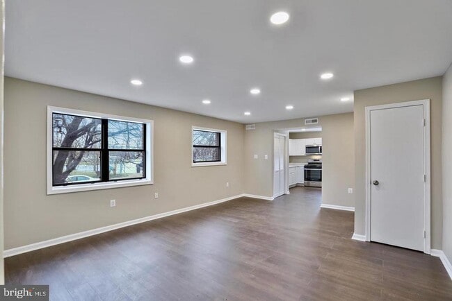 3287 15th Pl SE