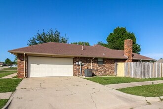 674 Wandering Way in Oklahoma City, OK - Building Photo - Building Photo