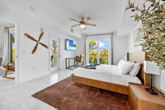 131 S Courtenay Pkwy in Merritt Island, FL - Foto de edificio - Building Photo