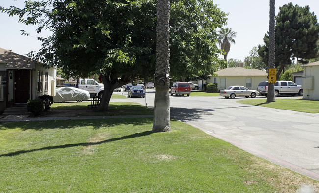 Olive Manor Apartments in Colton, CA - Foto de edificio - Building Photo