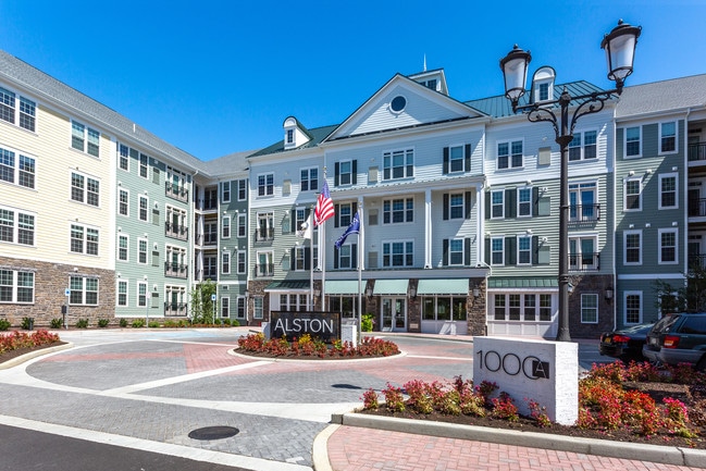 Alston at Station Yards in Ronkonkoma, NY - Foto de edificio - Building Photo