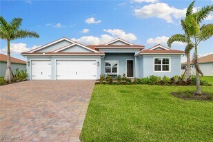 18713 Lake Hammock Dr in Naples, FL - Building Photo