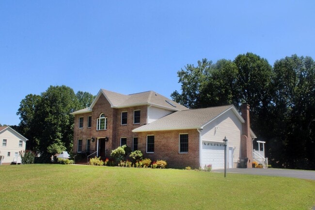 property at 8843 Stratford Ct