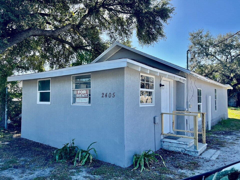 2405 E Main St in Lakeland, FL - Building Photo