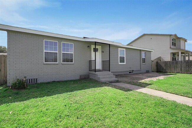 9 Becca Ct in Brookshire, TX - Building Photo - Building Photo