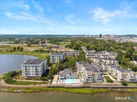 13 Harbour Close in New Haven, CT - Building Photo