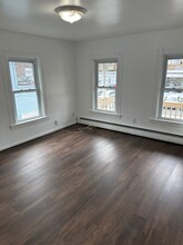 214 Central St, Unit Unit 2 in Leominster, MA - Building Photo - Building Photo