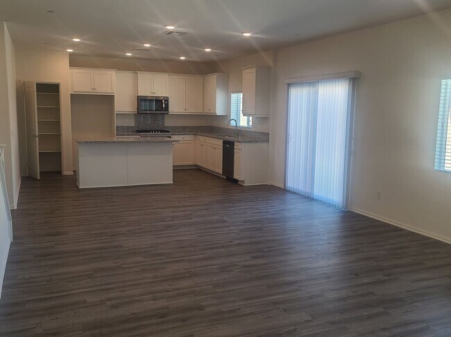 15674 Santa Cruz Ct in Victorville, CA - Building Photo - Building Photo