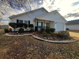 511 Climbing Rose Ct in Fountain Inn, SC - Building Photo