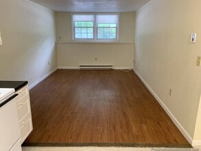 39 Dinan Dr in Gardner, MA - Foto de edificio - Building Photo