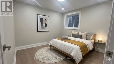 107 Lankin Blvd in Toronto, ON - Building Photo - Building Photo